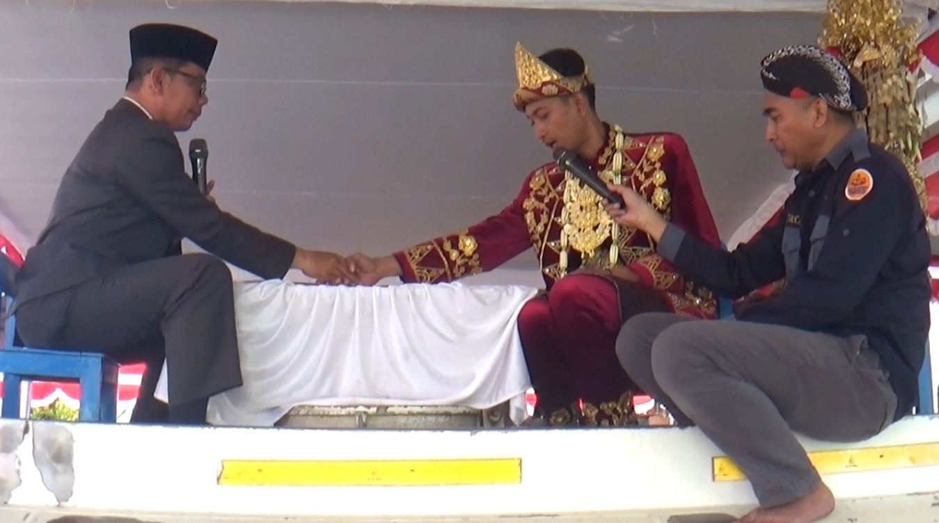 11 PASANG PENGANTIN JADIKAN AIR BERSIH SEBAGAI MAHAR PERNIKAHAN