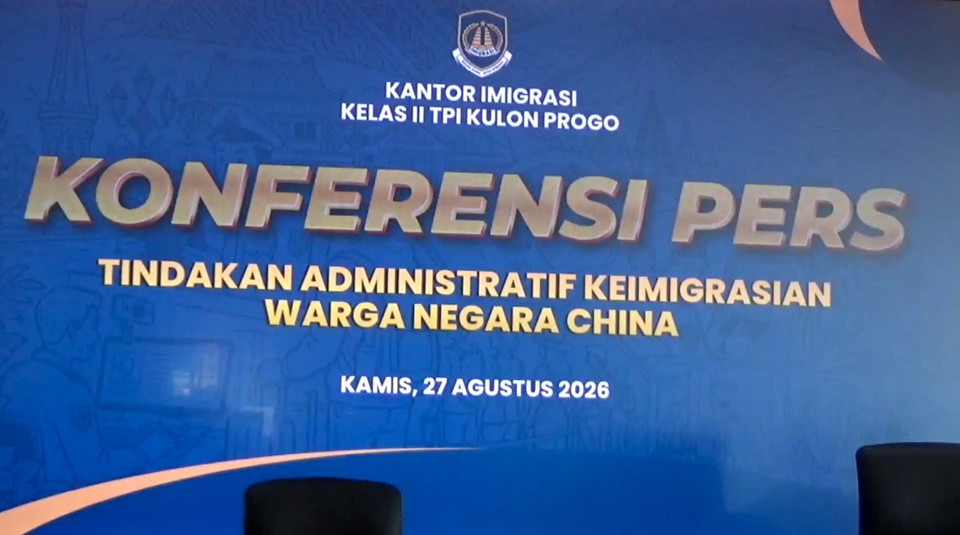 WNA ASAL TIONGKOK CURI KARTU KREDIT DI DALAM PESAWAT