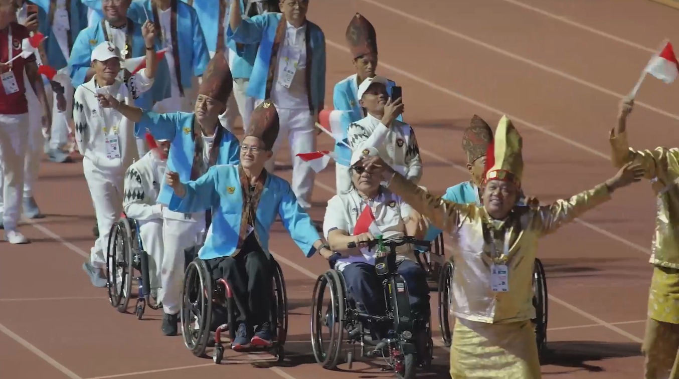 IVAN GUNAWAN RANCANG SERAGAM INDONESIA DI ASIAN PARA GAMES