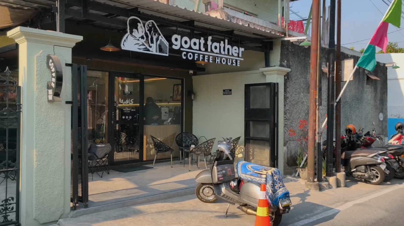 MENIKMATI KOPI SUSU, TAPI SUSU KAMBING