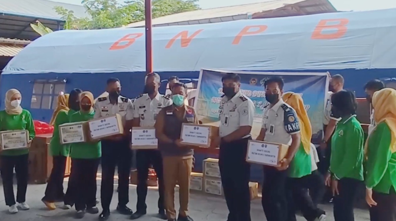 BANTUAN UNTUK WARGA TERDAMPAK KEBAKARAN TPA PUTRI CEMPO