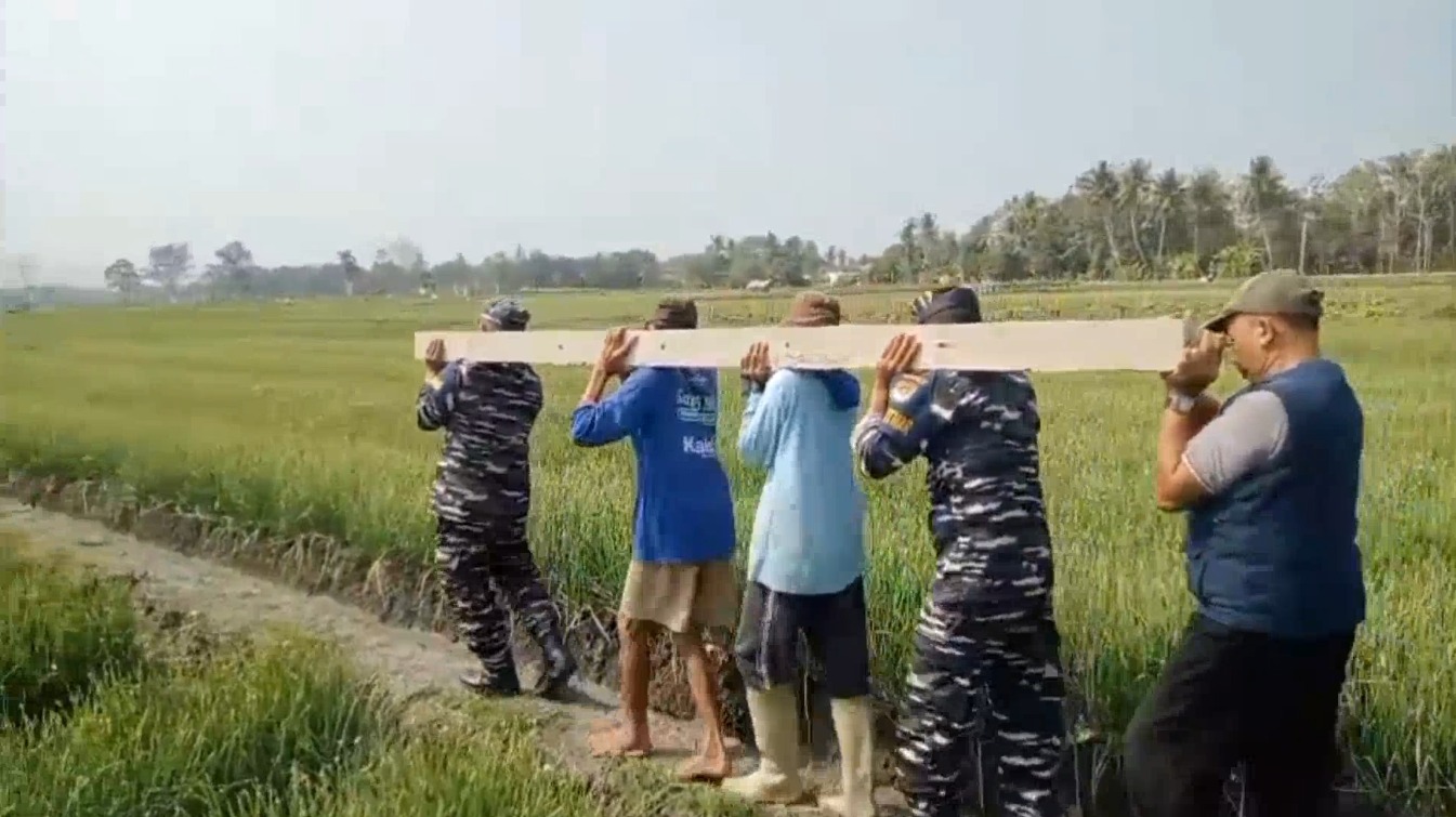 LISTRIK UNTUK IRIGASI, PETANI PESISIR BANTUL TEKAN BIAYA PRODUKSI