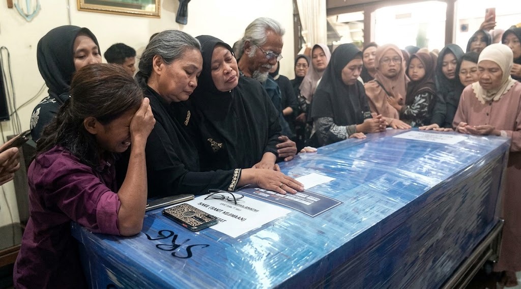 JENAZAH ALDO KORBAN KAPAL VIRGO TIBA DI RUMAH DUKA   KARANGANYAR, JAWA TENGAH