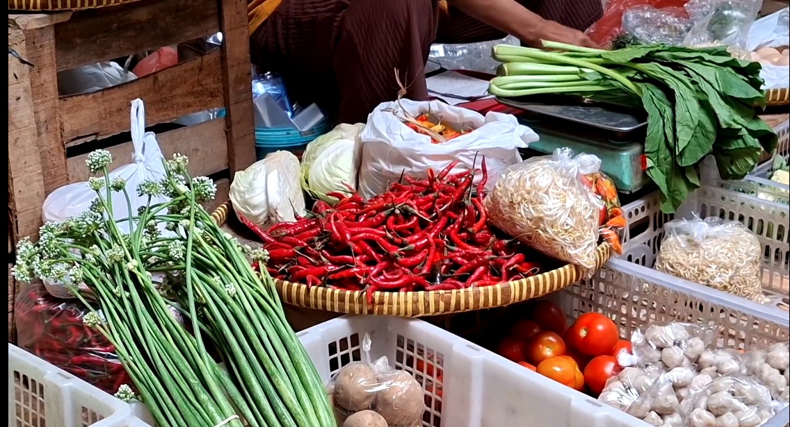 STOK TERBATAS, HARGA CABAI DI PASAR SENTOLO MENINGKAT