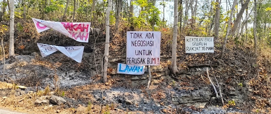 WARGA TUKSONO AUDIENSI BAHAS POLEMIK TAMBANG PASIR