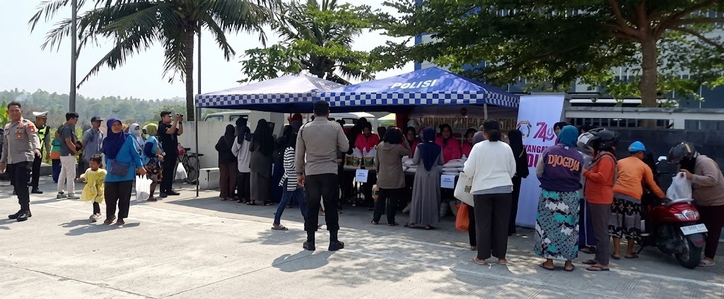POLRES KULON PROGO GELAR BAZAAR PANGAN MURAH