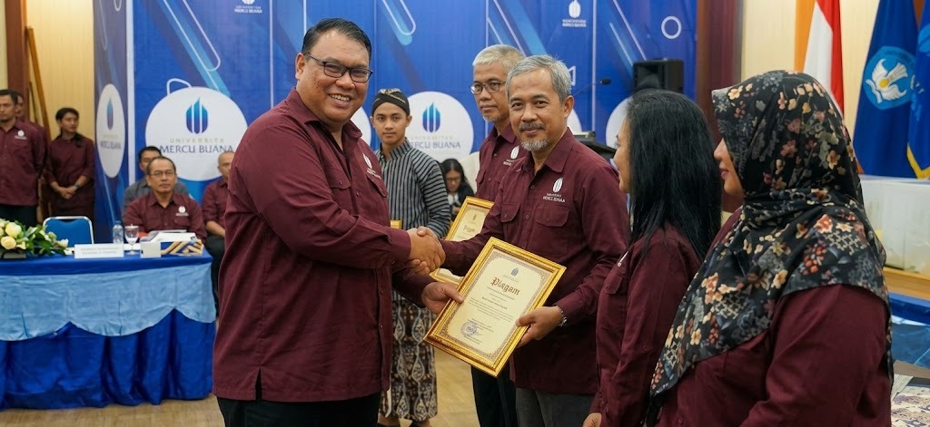 DIES NATALIS KE-40 UMBY BAGIKAN 1.000 PAKET SEMBAKO