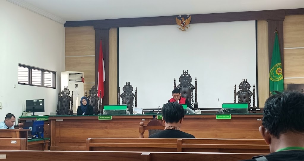 PRAPERADILAN KASUS DUGAAN KORUPSI MASJID AGUNG KARANGANYAR DITOLAK