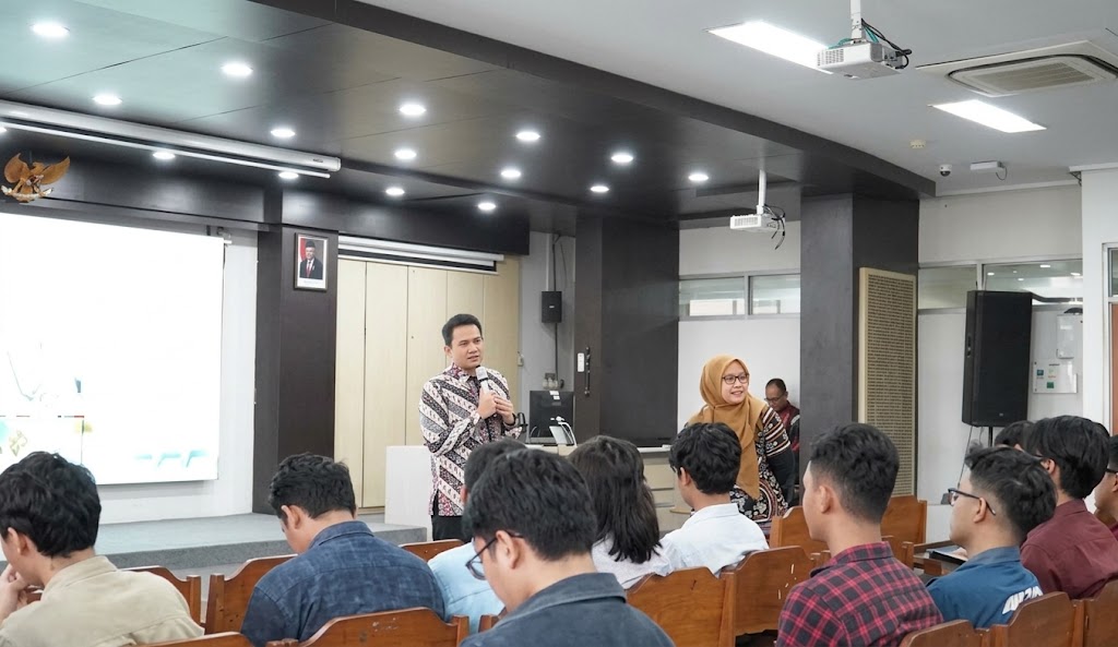 PLN BEKALI MAHASISWA UGM HADAPI DUNIA KERJA
