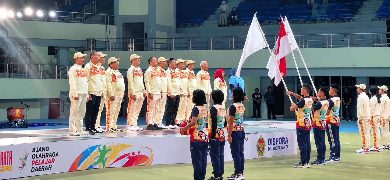 WALI KOTA SURAKARTA LEPAS KONTINGEN PORPROV