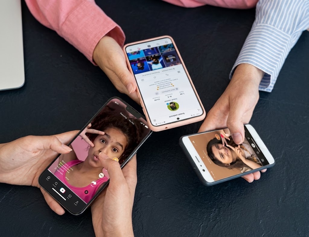 DARI SCROLLING JADI RUPIAH: MENJELAJAH EKOSISTEM TIKTOK DARI BERITA HINGGA AFFILIATE