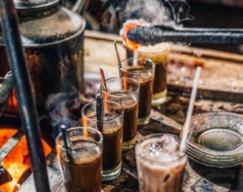 KENIKMATAN SEDERHANA DI ANGKRINGAN JOGJA: MENGHANGATKAN MALAM TANPA PERLU BIKIN KANTONG BOLONG