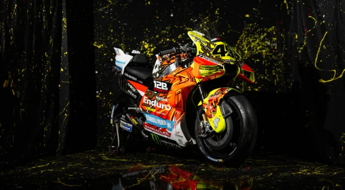 SENTUHAN GARUDA DI MANDALIKA: TIM PERTAMINA ENDURO VR46 TAMPILKAN LIVERY SPESIAL KARYA ALDO DRUDI