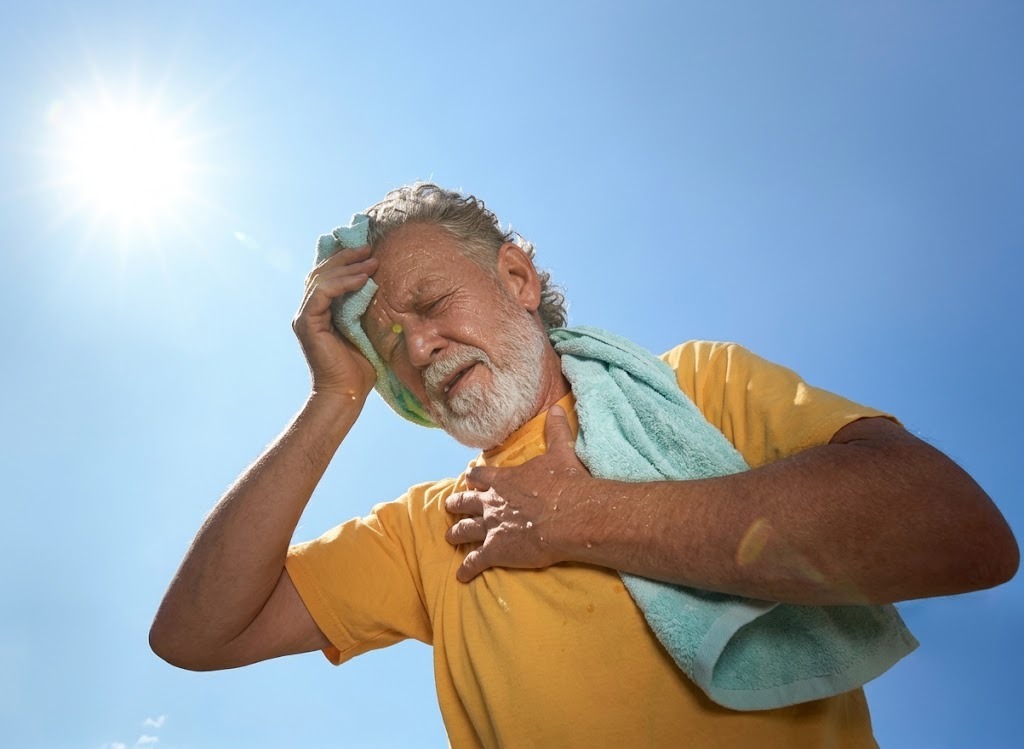 BUKAN SEKADAR GERAH, INI BAHAYA HEATSTROKE DI TENGAH TERIK MENYENGAT