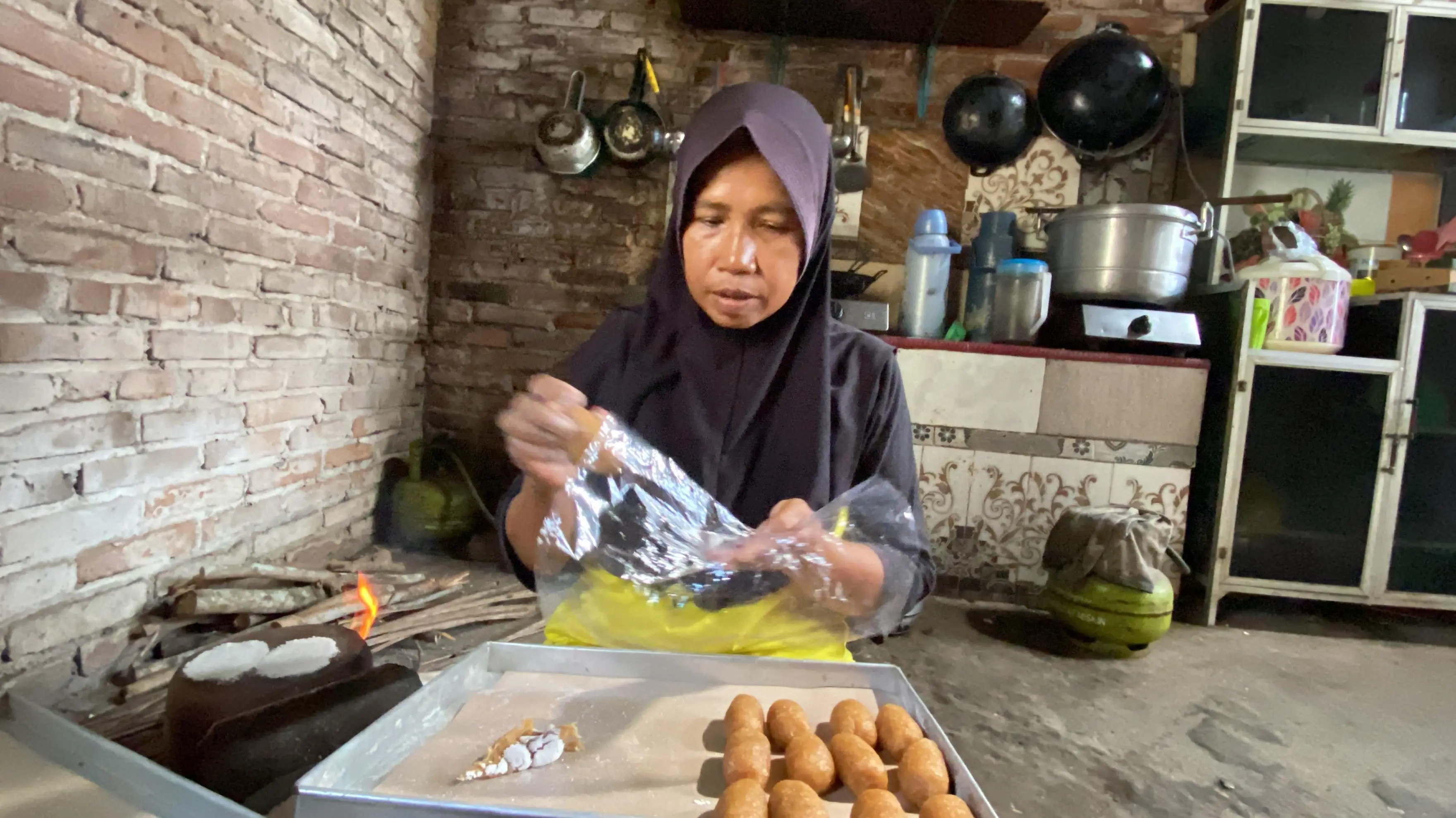 SEMPAT TERHENTI, MURYATI BANGKITKAN KEMBALI SAGON GULUNG WARISAN KELUARGA