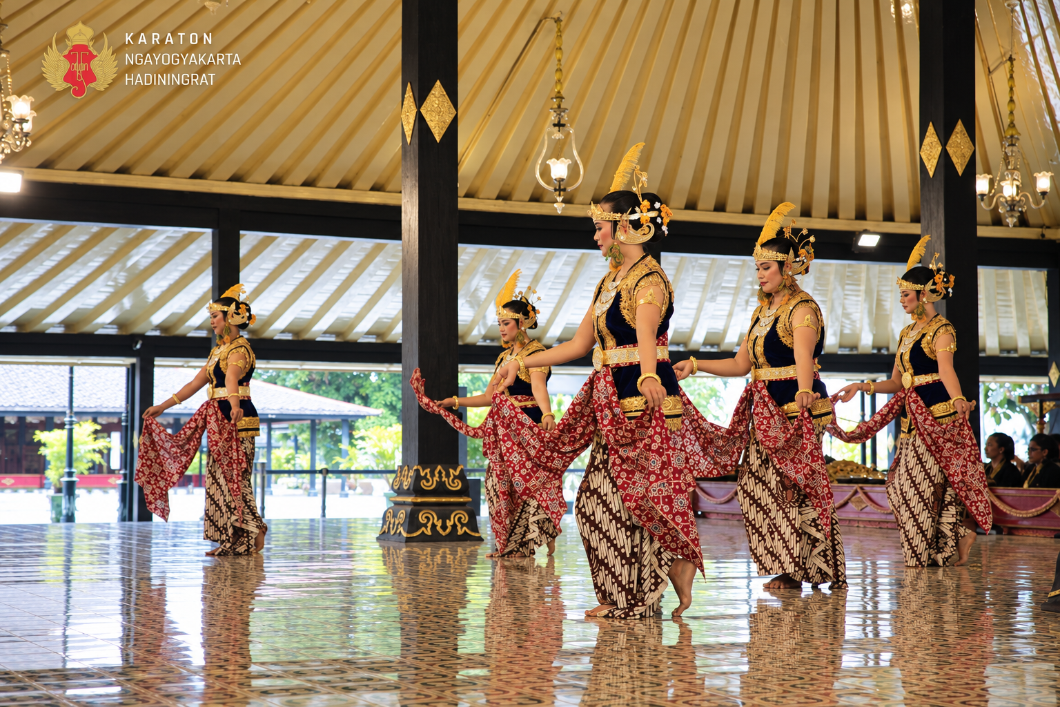PENTAS PAKET WISATA SRIMANGANTI, RUANG PELESTARIAN SENI TRADISIONAL DI KERATON YOGYAKARTA