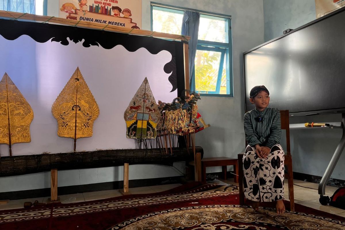 DI TENGAH GEMPURAN GADGET, SISWA SD DI GUNUNGKIDUL MANTAP PILIH JALAN JADI DALANG CILIK