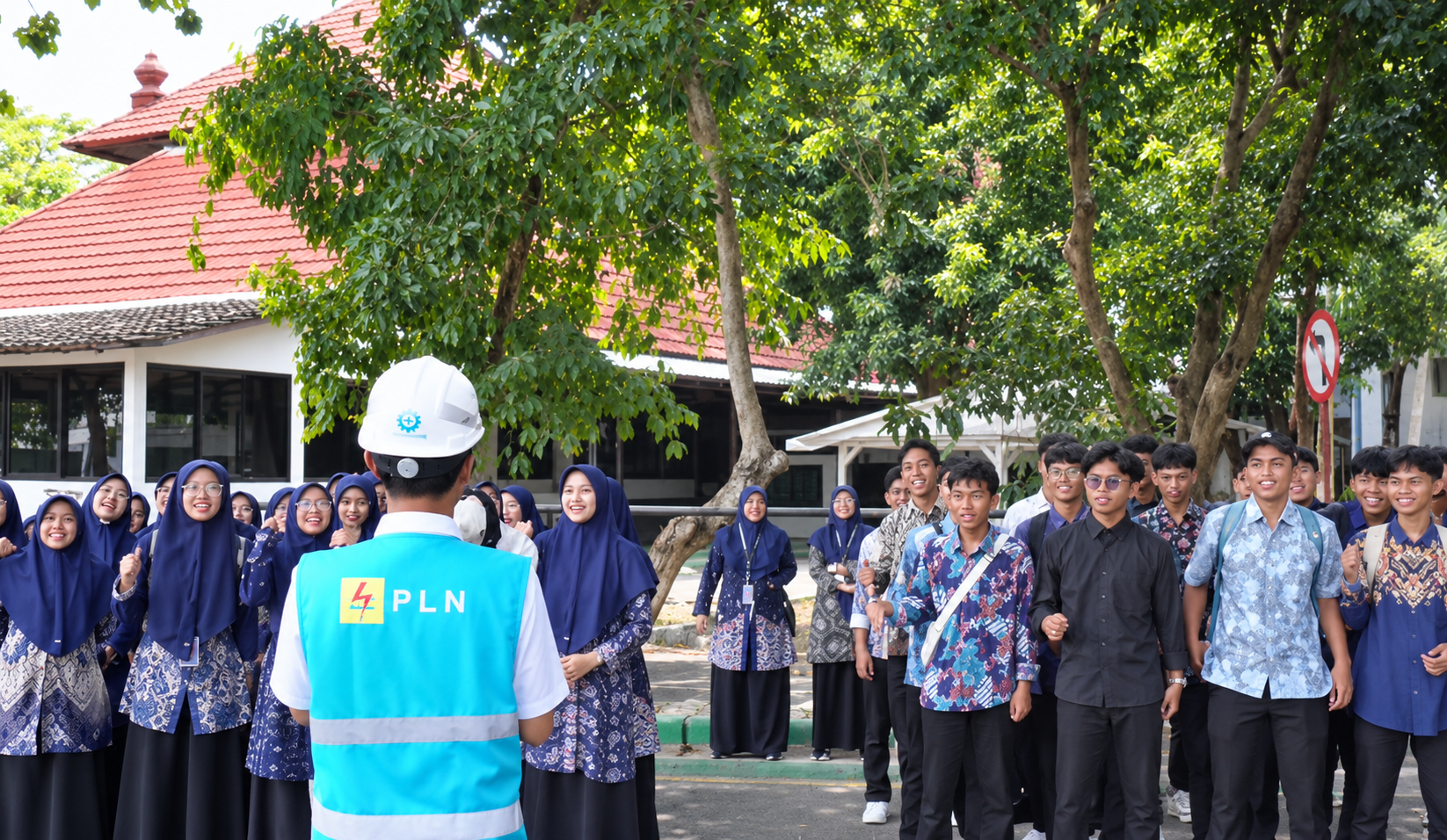 PLN UID YOGYAKARTA TERIMA KUNJUNGAN EDUKASI SMA AL-FURQAN
