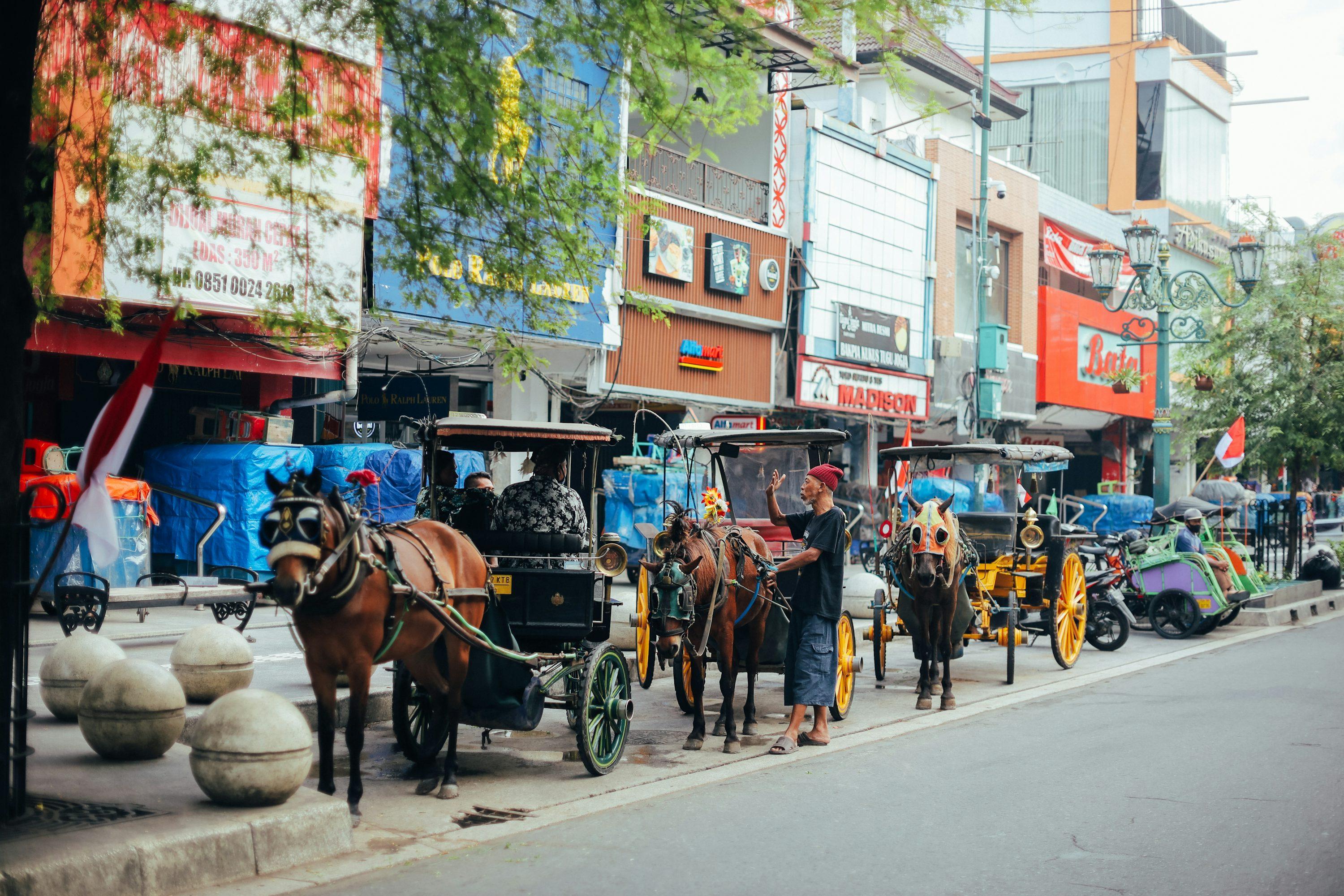 ANDONG, TRANSPORTASI TRADISIONAL YANG TETAP MENJADI IKON YOGYAKARTA