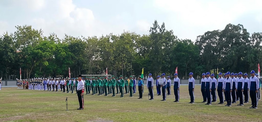 RATUSAN TARUNA AKMIL DAN AKPOL LOMBA PIKTAR