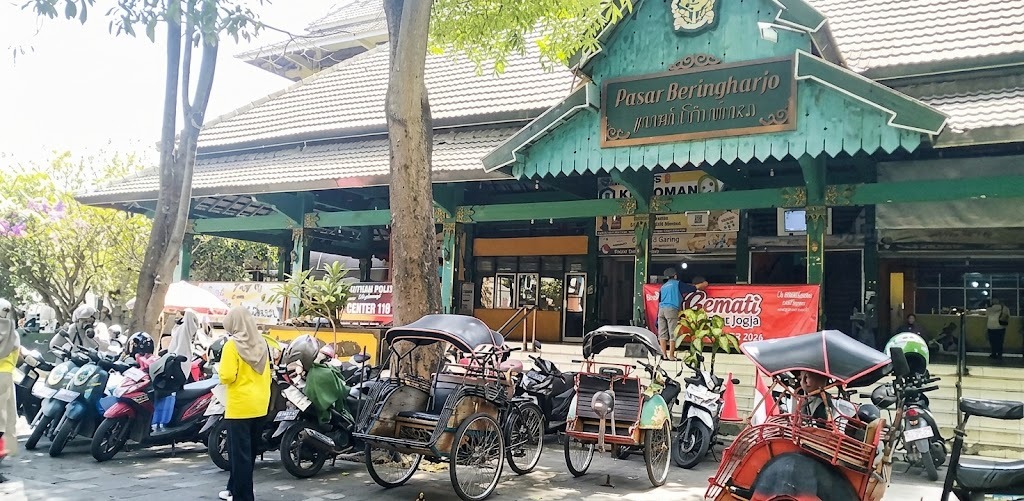 HARGA SAYURAN DI PASAR BERINGHARJO NAIK HINGGA 60 PERSEN