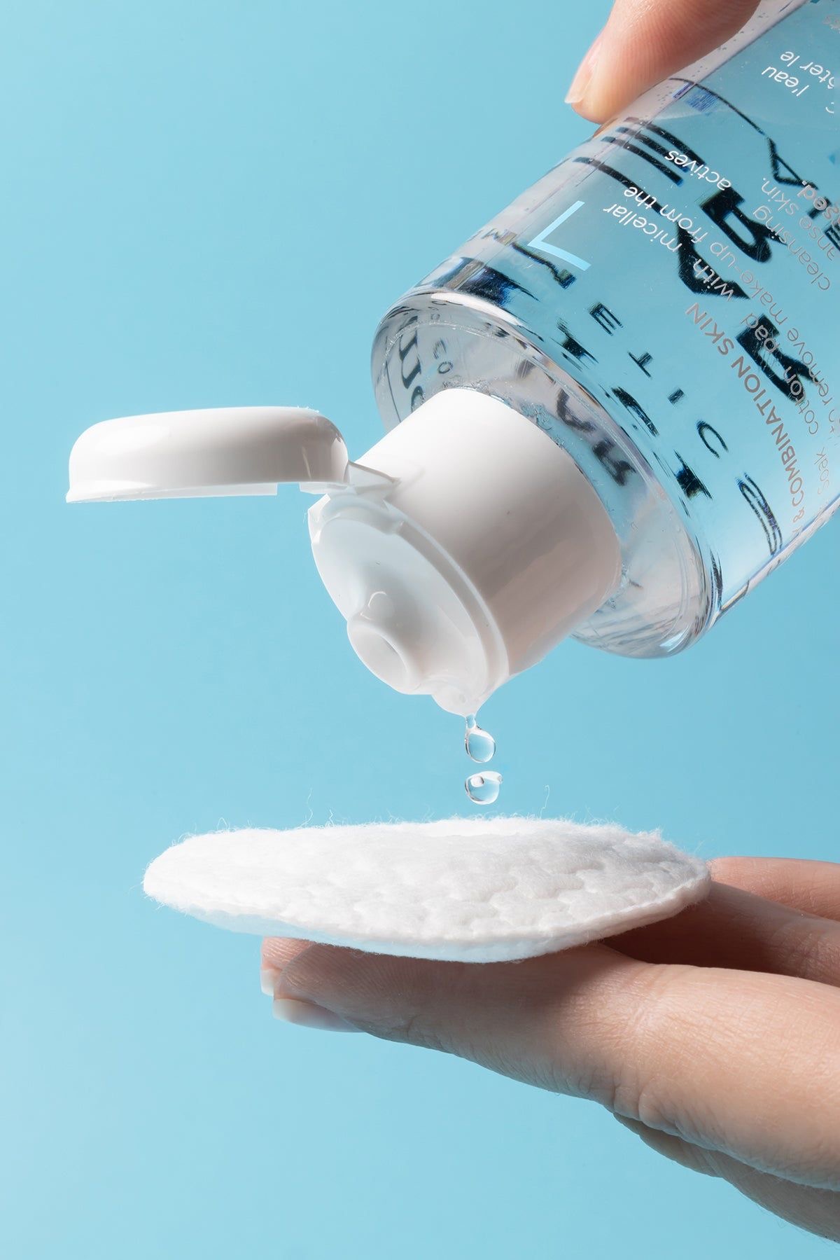 EFEKTIVITAS PENGGUNAAN MICELLAR WATER DALAM RUTINITAS PEMBERSIHAN WAJAH