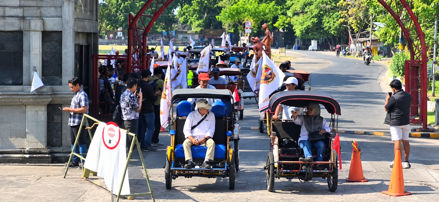 IKUT AKSI SYUKURAN 2 TAHUN PRABOWO-GIBRAN, PENGEMUDI BECAK SAMPAIKAN KELUHAN