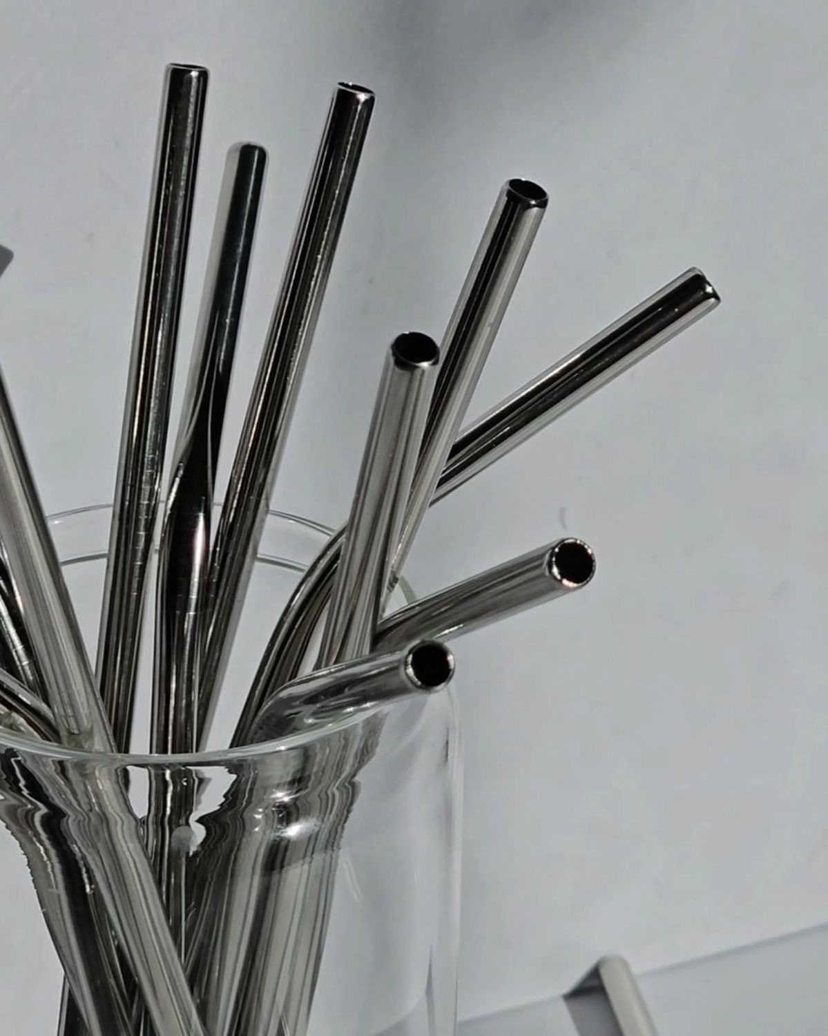 MANFAAT MENGGANTI SEDOTAN PLASTIK DENGAN SEDOTAN STAINLESS STEEL