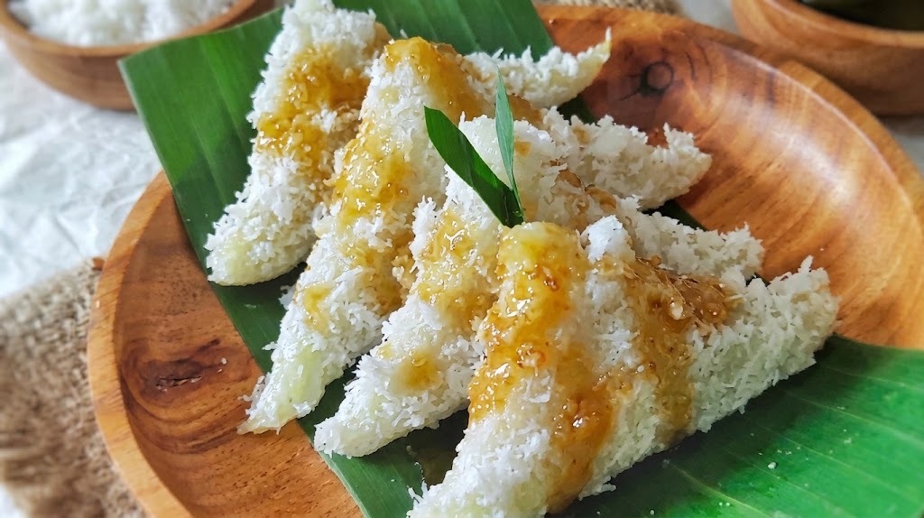 MANISNYA JAJANAN PASAR LEGENDARIS DAN SENSASI LUPIS TRADISIONAL YANG DIBURU GENERASI Z
