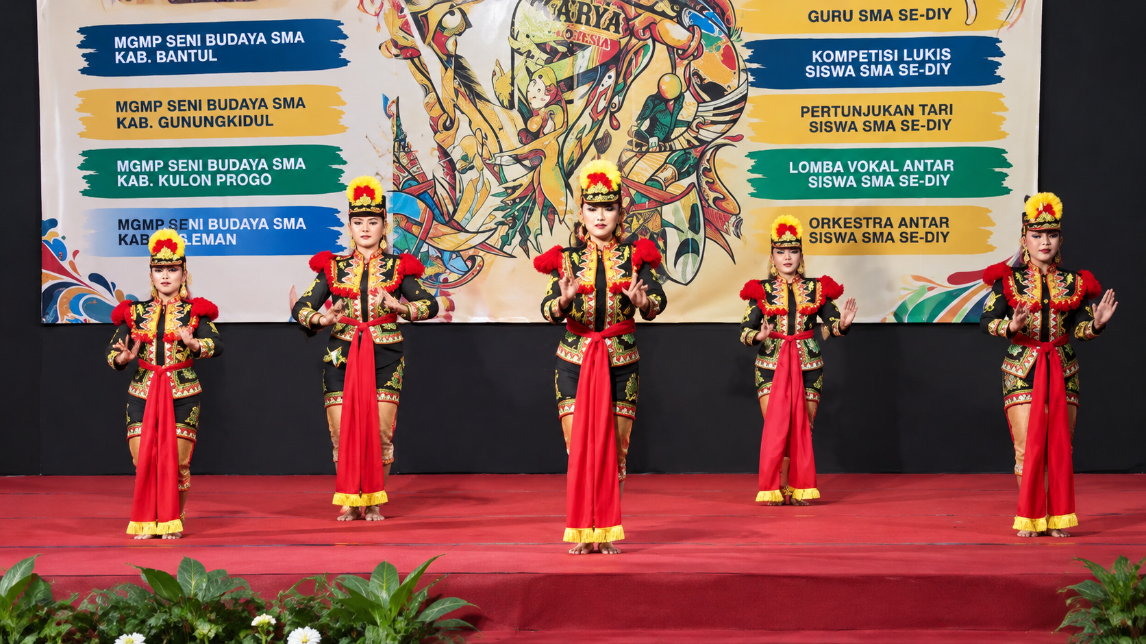KREATIVITAS SENI GURU DAN SISWA SMA SE-DIY TAMPIL DI MUSEUM SONOBUDOYO