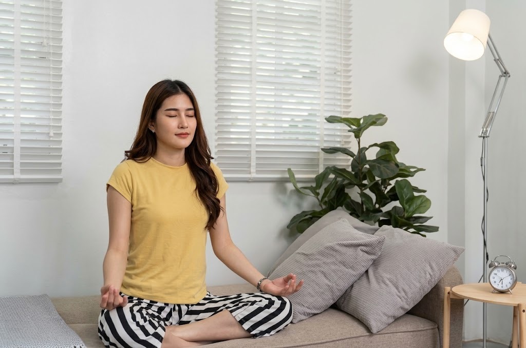 MENGENAL DIGITAL DETOX SEBAGAI LANGKAH SEDERHANA MENGEMBALIKAN KETENANGAN PIKIRAN DI ERA MEDSOS