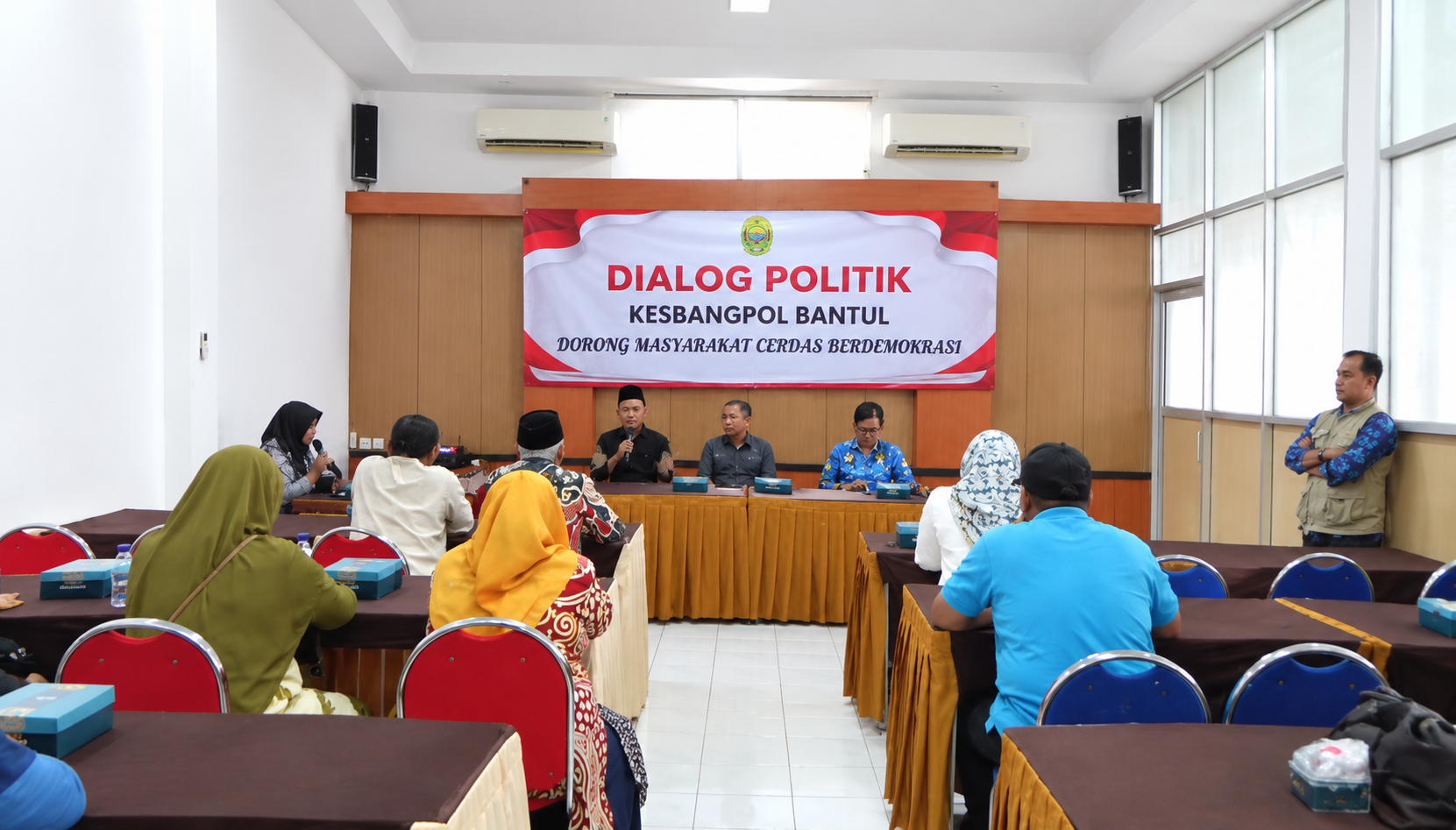 KESBANGPOL BANTUL GELAR DIALOG POLITIK, DORONG MASYARAKAT CERDAS BERDEMOKRASI