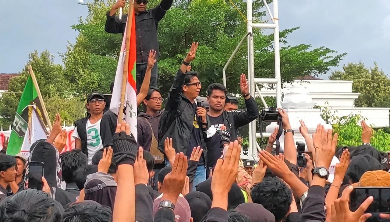 MAHASISWA YOGYA GELAR AKSI KRITIK PEMERINTAH DAN DESAK PENUNTASAN KARHUTLA