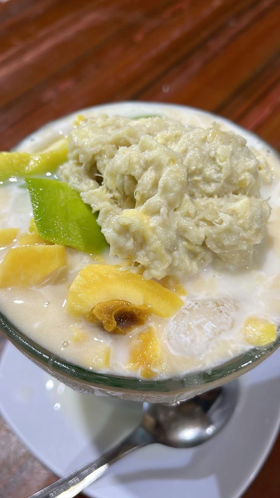 ES TELER DURIAN KEKINIAN: KULINER DESSERT MANIS DENGAN ISIAN BUAH LENGKAP