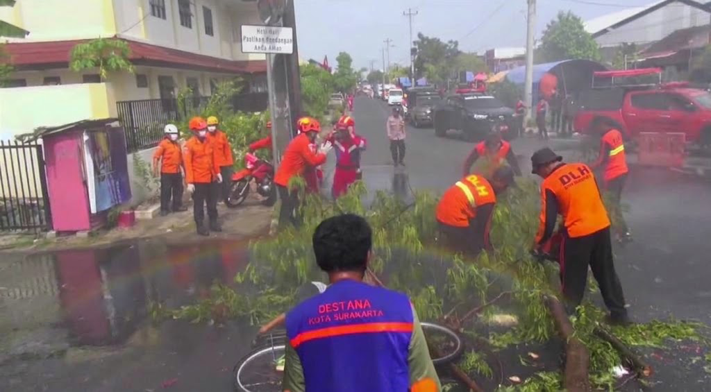 JELANG MUSIM HUJAN, PEMKOT SURAKARTA GELAR SIMULASI KESIAPSIAGAAN BANJIR
